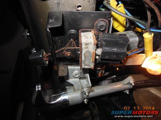 Steering column ignition switch assembly with wiring and mounting bracket