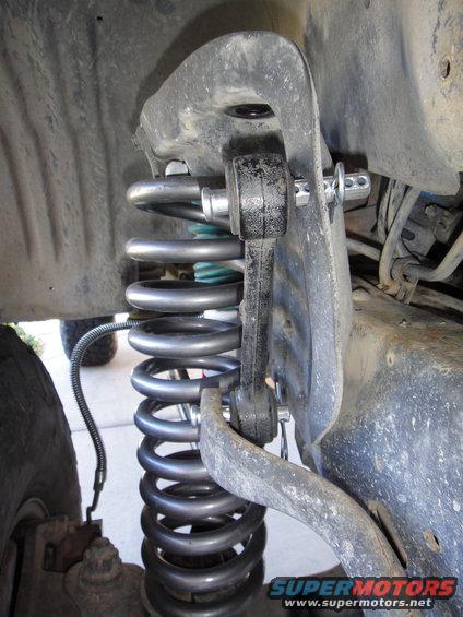 dsc03353.jpg Sway Bar disconnected closeup - pass