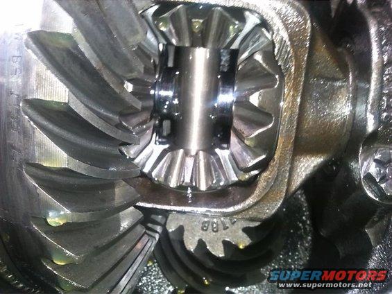Differential gears with visible numbers '18B'