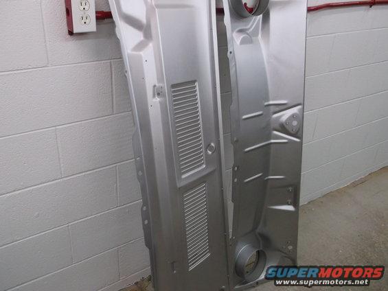 dscf08941.jpg Dynacorn upper & lower cowl panels.