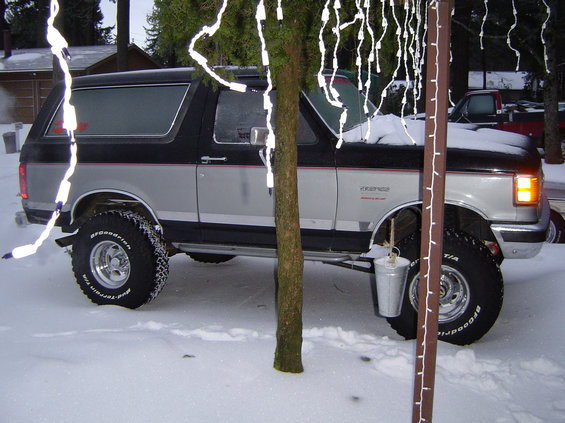 1704-001.jpg Woke up to very Icy bronco