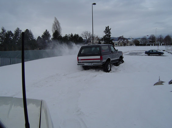 1704-056.jpg My turn to be stuck...saw a big ass snow drift, couldnt resist.