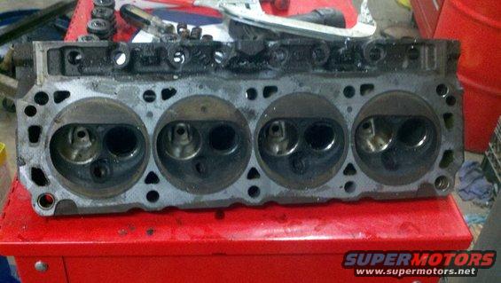 Engine cylinder head with four pairs of valves