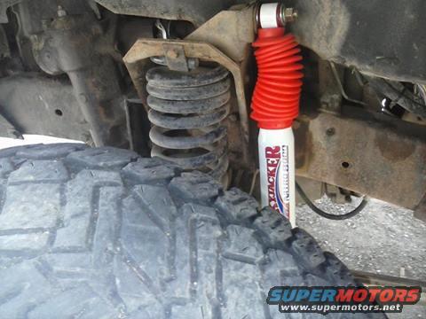 Front suspension part with Skyjacker shock and large tire