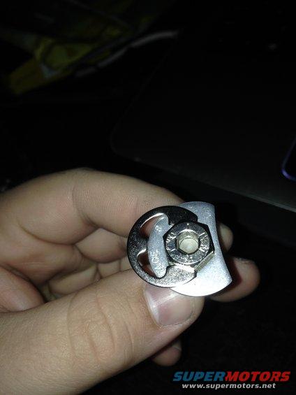 img_1525.jpg This is how the header bolts work. The indentation goes up against the primary and the clip locks the ring on.