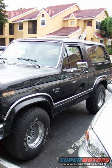Black 1986 Ford Bronco, 3/4 front view