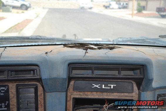 1981 Ford F-250 interior showing cracked dashboard with XLT trim and gauges