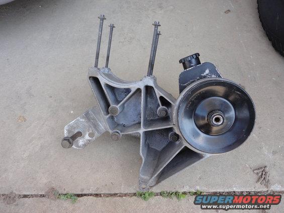 460cid Saginaw Pump/Bracket clean 1