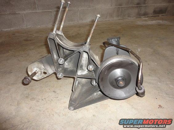 460cid Saginaw Pump/Bracket dirty 1