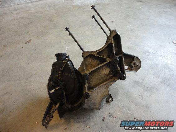 460cid Saginaw Pump/Bracket dirty 3