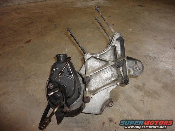 460cid Saginaw Pump/Bracket dirty 4