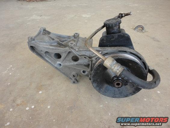 302/351W Saginaw Pump/Bracket clean 1