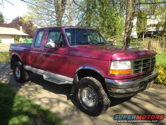 All cleaned up. This is likely one of the last pictures of the truck without a cab visor and cab lights as they go on withing the next week or so.