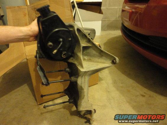 300cid Saginaw Pump/Bracket dirty 3