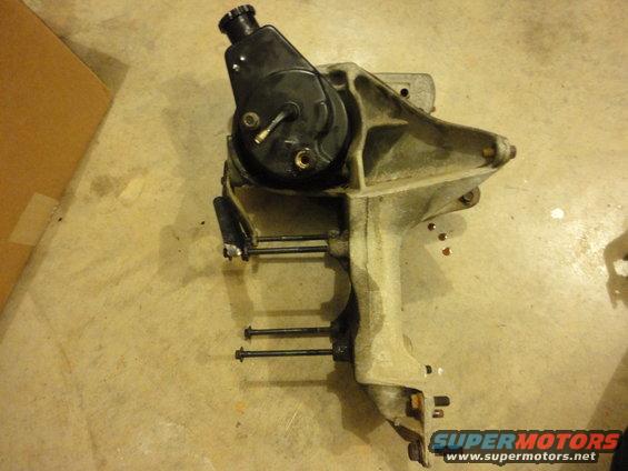 300cid Saginaw Pump/Bracket dirty 5