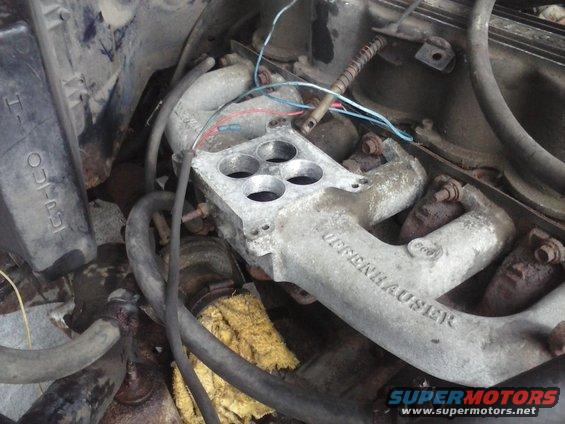 cam00296.jpg 300 six from '81 Bronco