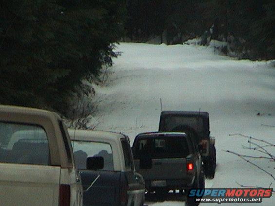 276.jpg Hip in his Jeeonco (1/2 Jeep and 1/2 Bronco) blazing the trail.