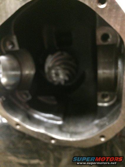 Open differential housing with gears visible inside. Supermotors.net logo at bottom right
