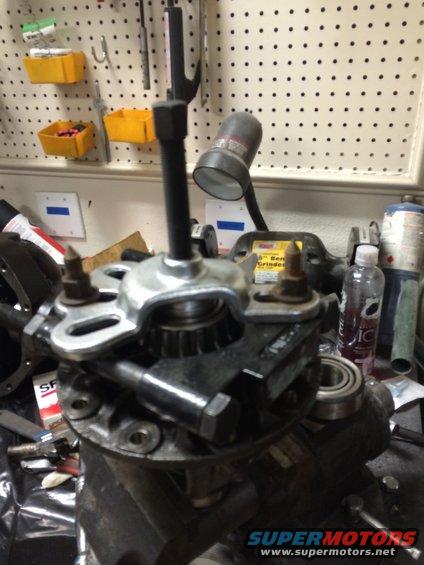 Differential gear assembly with bearing and tool. Supermotors.net logo visible