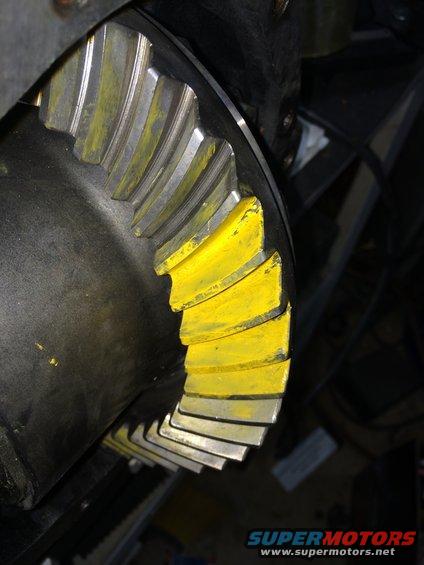 Differential gear with yellow paint markings on teeth
