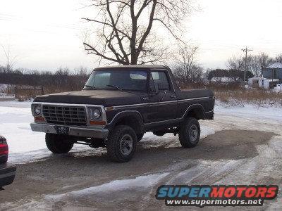 1978-ford-bronco-custom(quarter-shot).jpg Looking at my truck from the front left.
