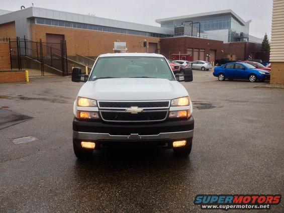 Front view of a white 2006 Chevrolet Silverado 2500 truck