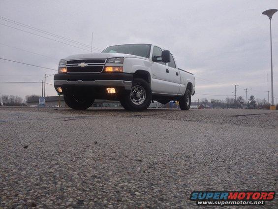 White 2006 Chevrolet Silverado 2500 pickup truck parked on asphalt lot