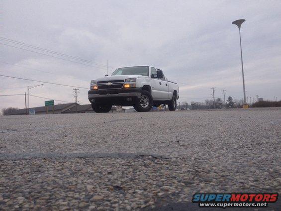White 2006 Chevrolet Silverado 2500 3q-front view
