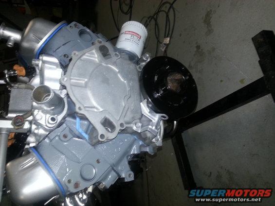 Engine with oil filter and pulley on stand