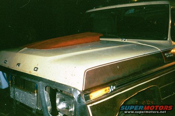 1979 Ford Bronco hood with a red scoop and brown stripe