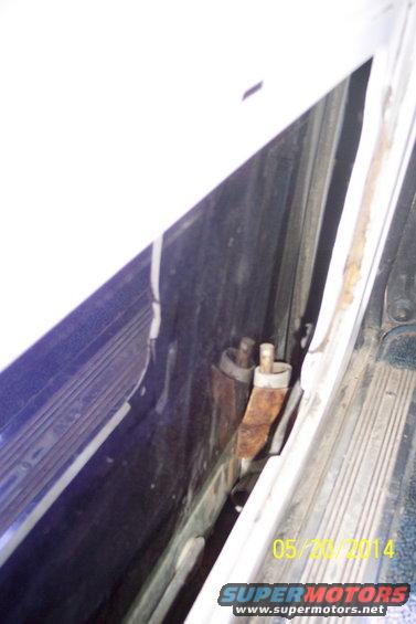 Tailgate torsion bar mechanism with rust and mounting hardware