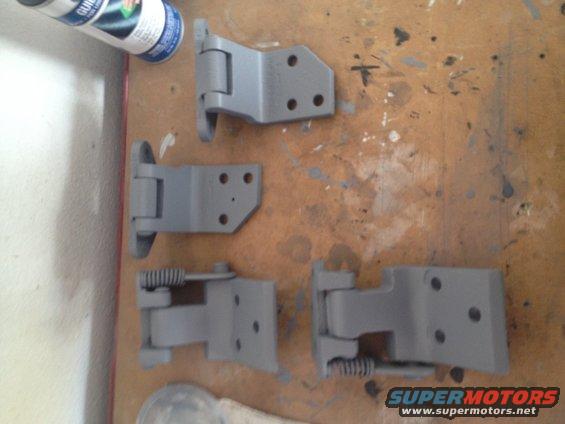 ds-ps-door-hinges-urethane-primer.jpg 1965 Mustang PS DS door hinges in Urethane Primer
