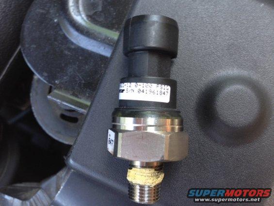 Pressure sensor with label '0-12 0-100 PSIQ S/N 041961847' and '847' visible
