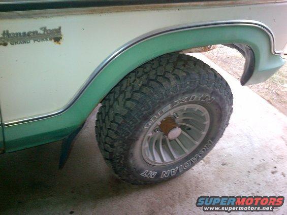1978 Ford Bronco side view showing fender and wheel with 'Hansen Ford Grand Forks' decal