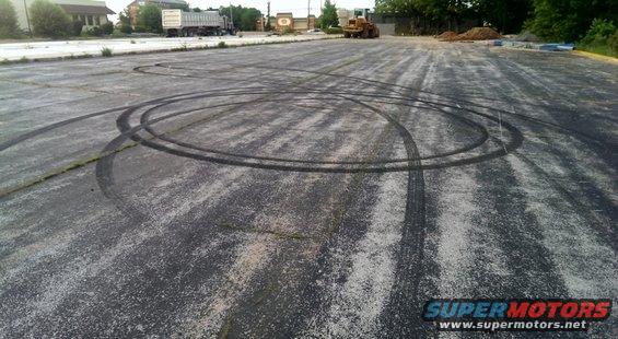 Tire marks on asphalt, Supermotors.net logo