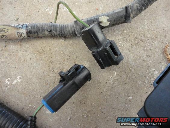 Original 1995 female harness plug (top) needs to be swapped over to Ford Expedition harness