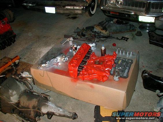 painting351m.jpg Painting heads & exhaust manifolds.