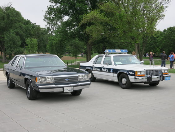 Dark blue Ford Crown Victoria, front view, parked on pavement