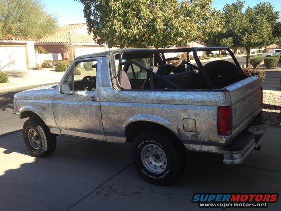 1994 Ford Bronco with roll cage and removed top, seen from the side