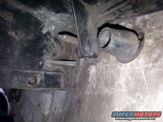 20140623_192648.jpg this screw/bolt is the problem..Ford in it's infinite wisdom has is attached to the box from the inside of the cab...