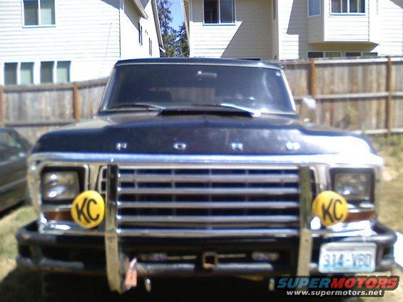 1979 Ford Bronco front grille with chrome bars, two yellow KC lights, and a license plate reading 914-VRO