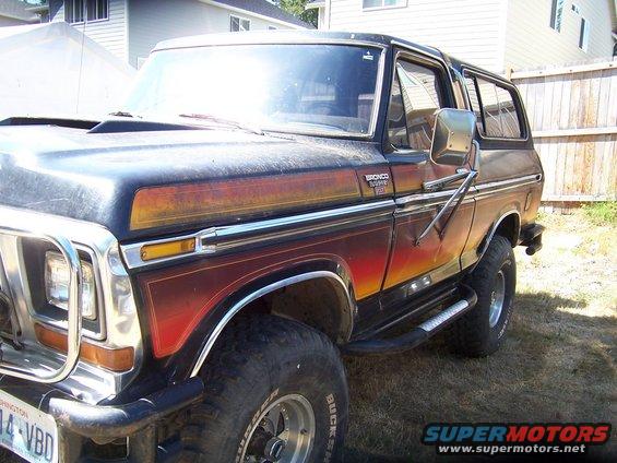 1979 Ford Bronco with gradient paint and hood scoop