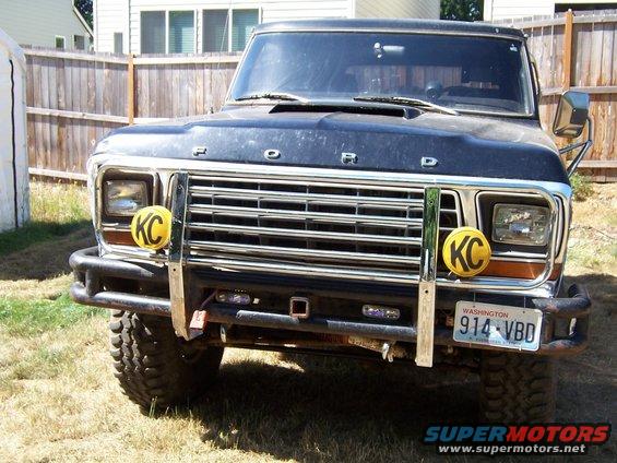 1979 Ford Bronco front view with KC lights and Washington license plate