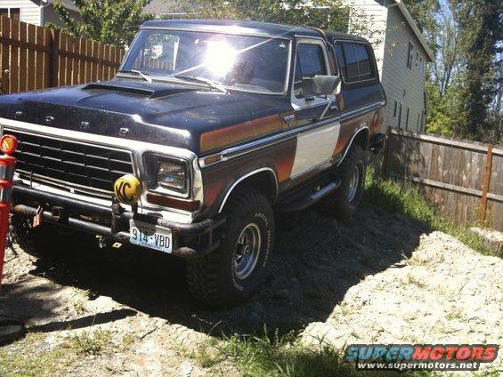 1979 Ford Bronco, 3/4 front view, black and brown with custom bumper