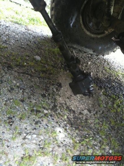 Driveshaft and differential assembly on a vehicle