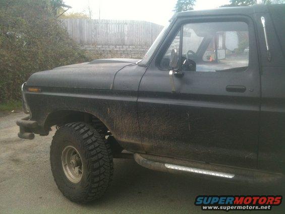 1979 Ford Bronco side profile, front fender and door visible