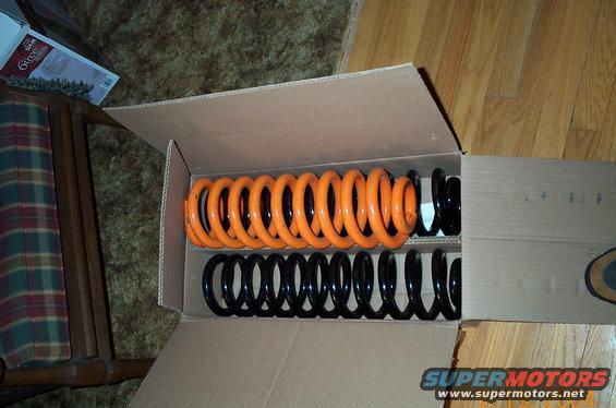 6-and4inchspings.jpg New 6" lift Spring s to go with the quad towers.  I was running 4" springs with lowered towers. 