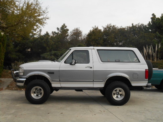 1994 Ford Bronco, two-tone silver and white, side view