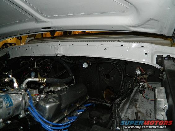 Engine bay with V8 engine, air conditioning compressor, and wiring