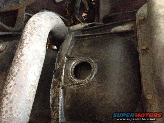 Exhaust pipe and greasy engine component with a circular opening
